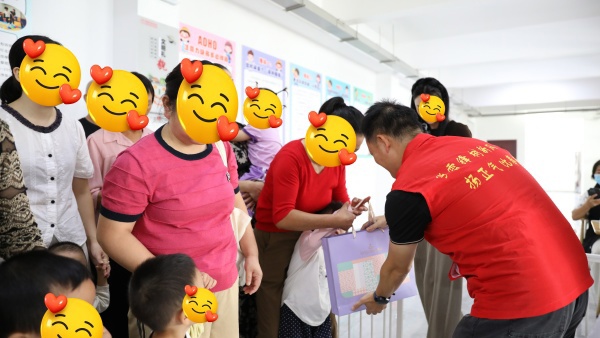 中秋来临，常德市残疾人联合会鲁观峰副理事长一行慰问我院残联康复救助项目在训儿童