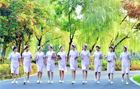 护理团队很青春